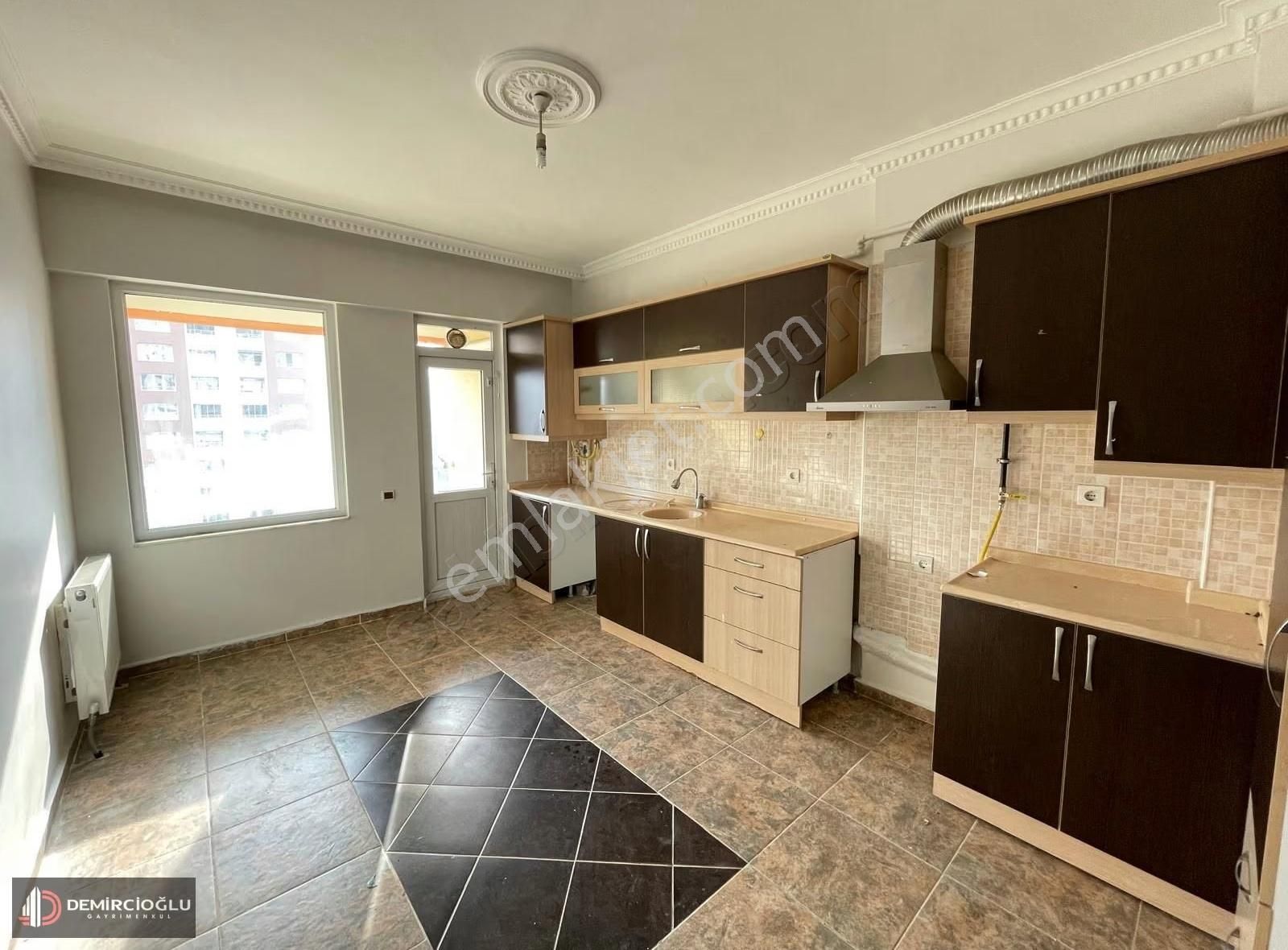 Mevlana Mh Tramvay Hattı Satılık 4+1 Daire