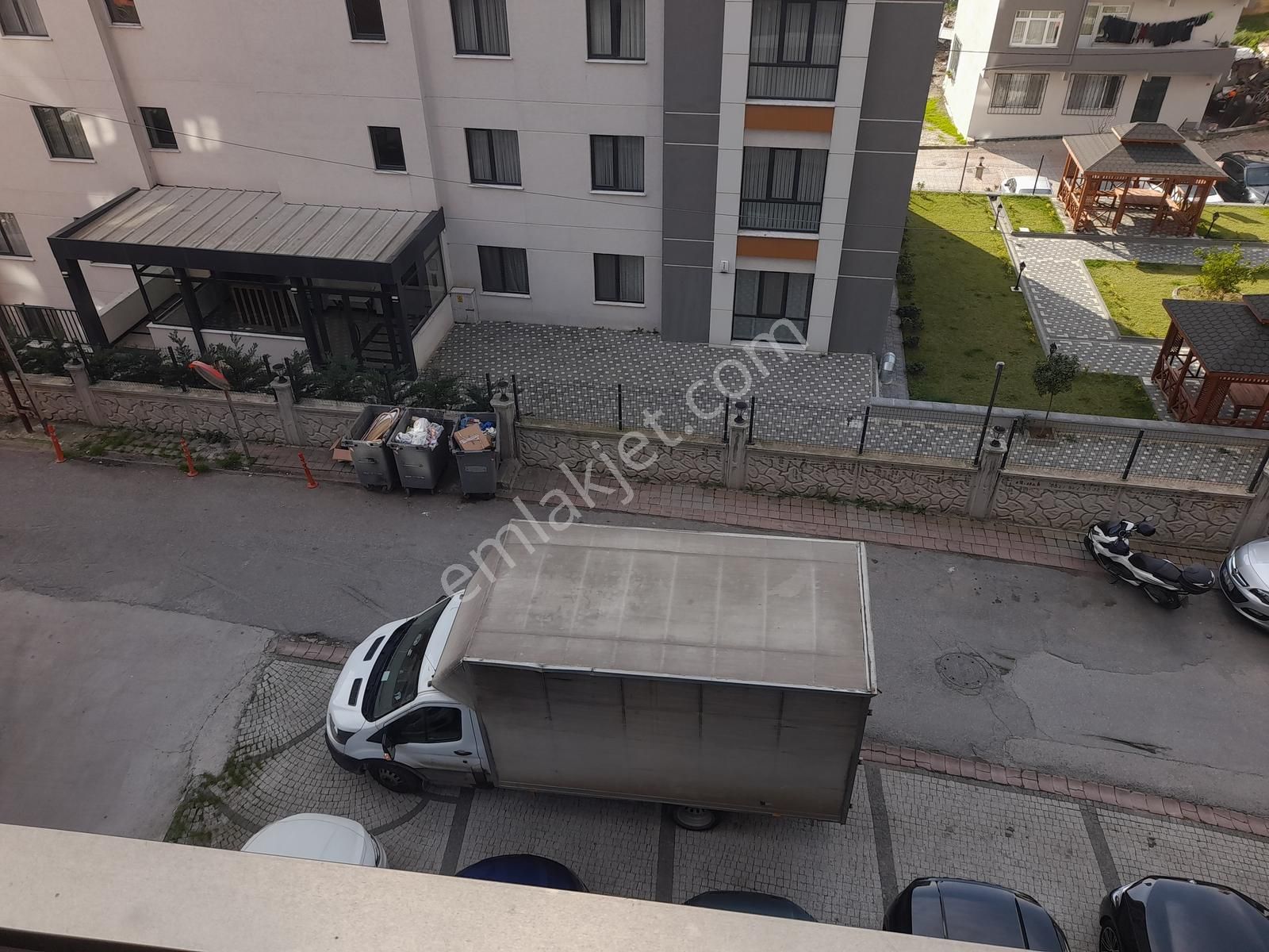 Ataşehire Çok Yakın_havuzlu_güvenlikli_ara Kat_ayrı Mutfaklı 2+1 - Görsel 3