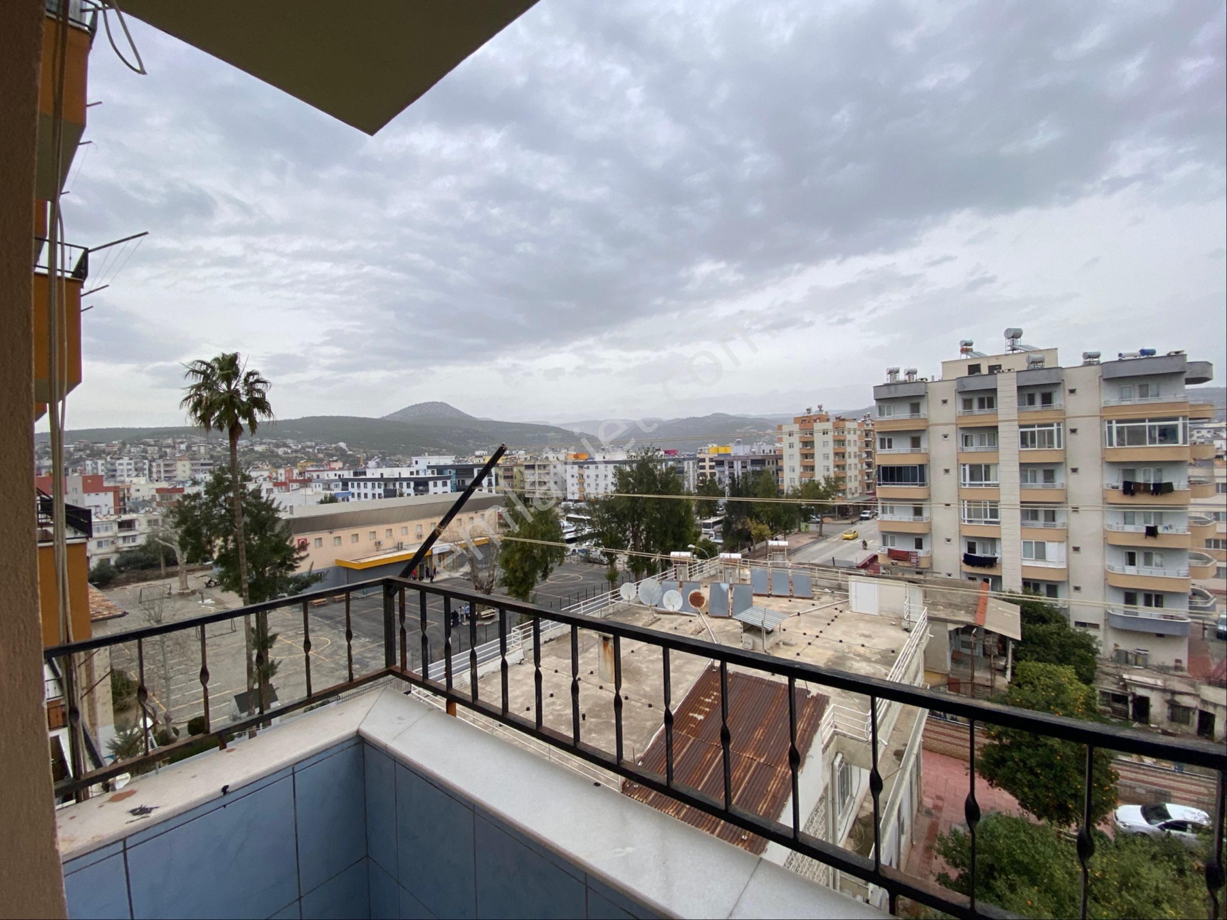 Silifke Gazi Ortaokulukarşısı Heryere Yakın Daire