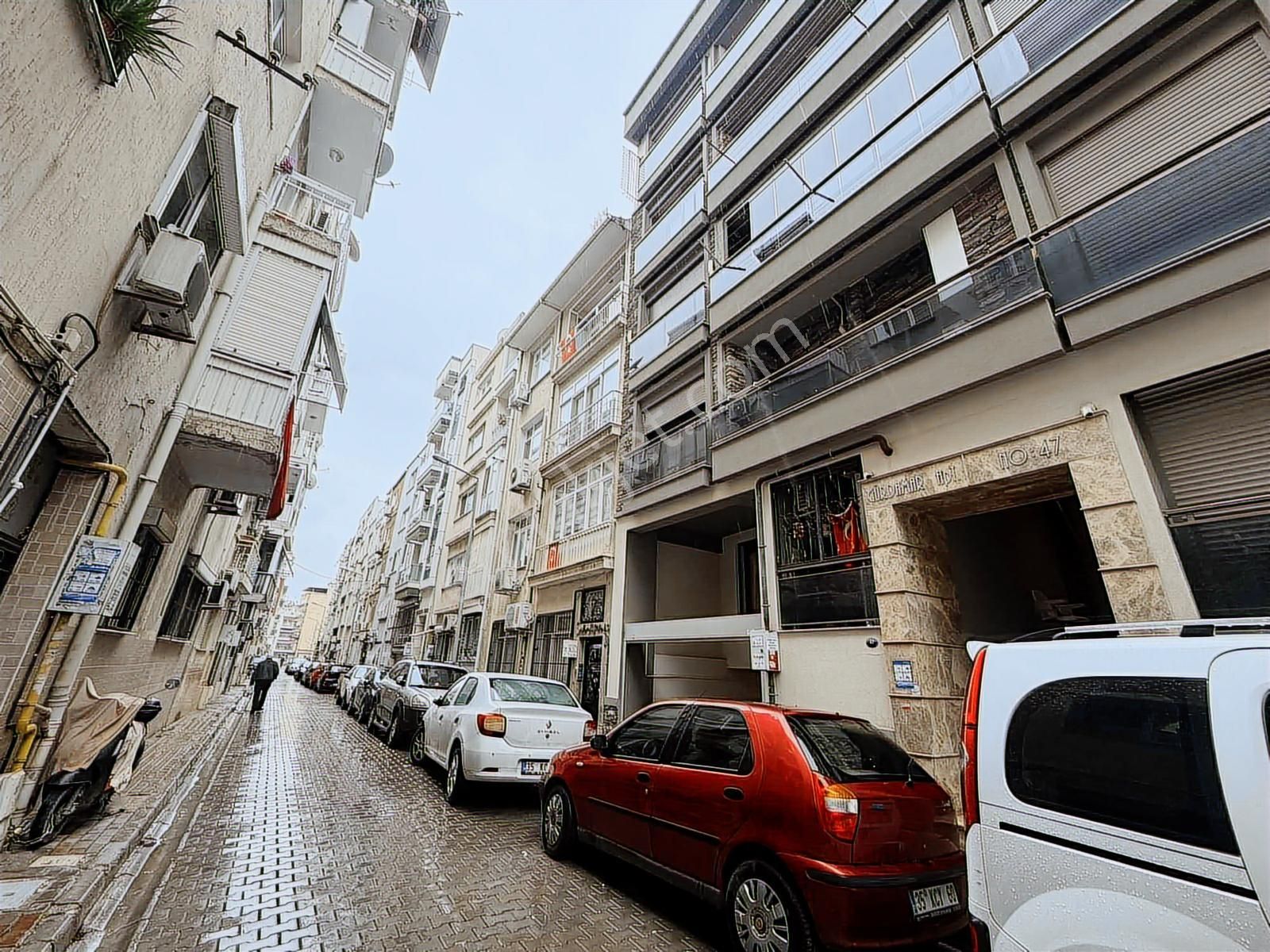 Karşıyaka Alaybeyde 1+1 Daire - Görsel 7