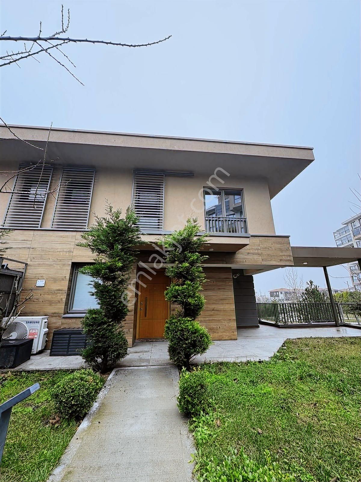 Bahçeşehir Eston Şehir Koru'da 4+1 Kiralık Sky Dubleks Villa