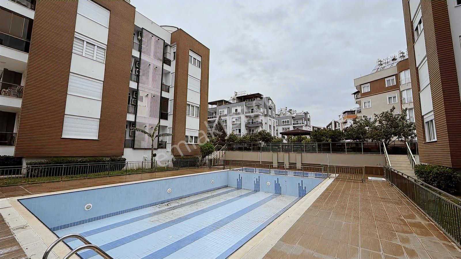 Uncalının En Prestijli Sit.de Araç Takaslı Satılık 2+1 Daire