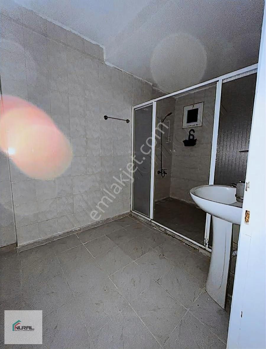 Merkezi Konumda Geniş Oturumlu Kiralık Daire - Görsel 14
