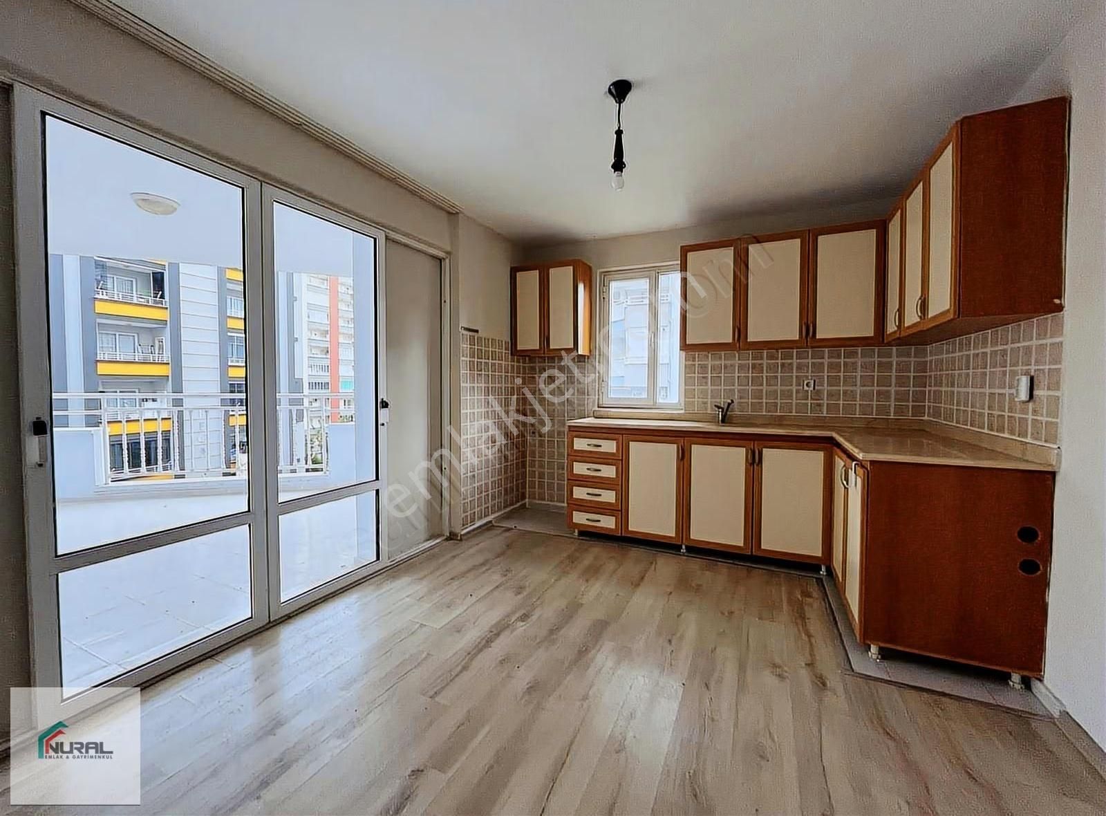 Merkezi Konumda Geniş Oturumlu Kiralık Daire - Görsel 15