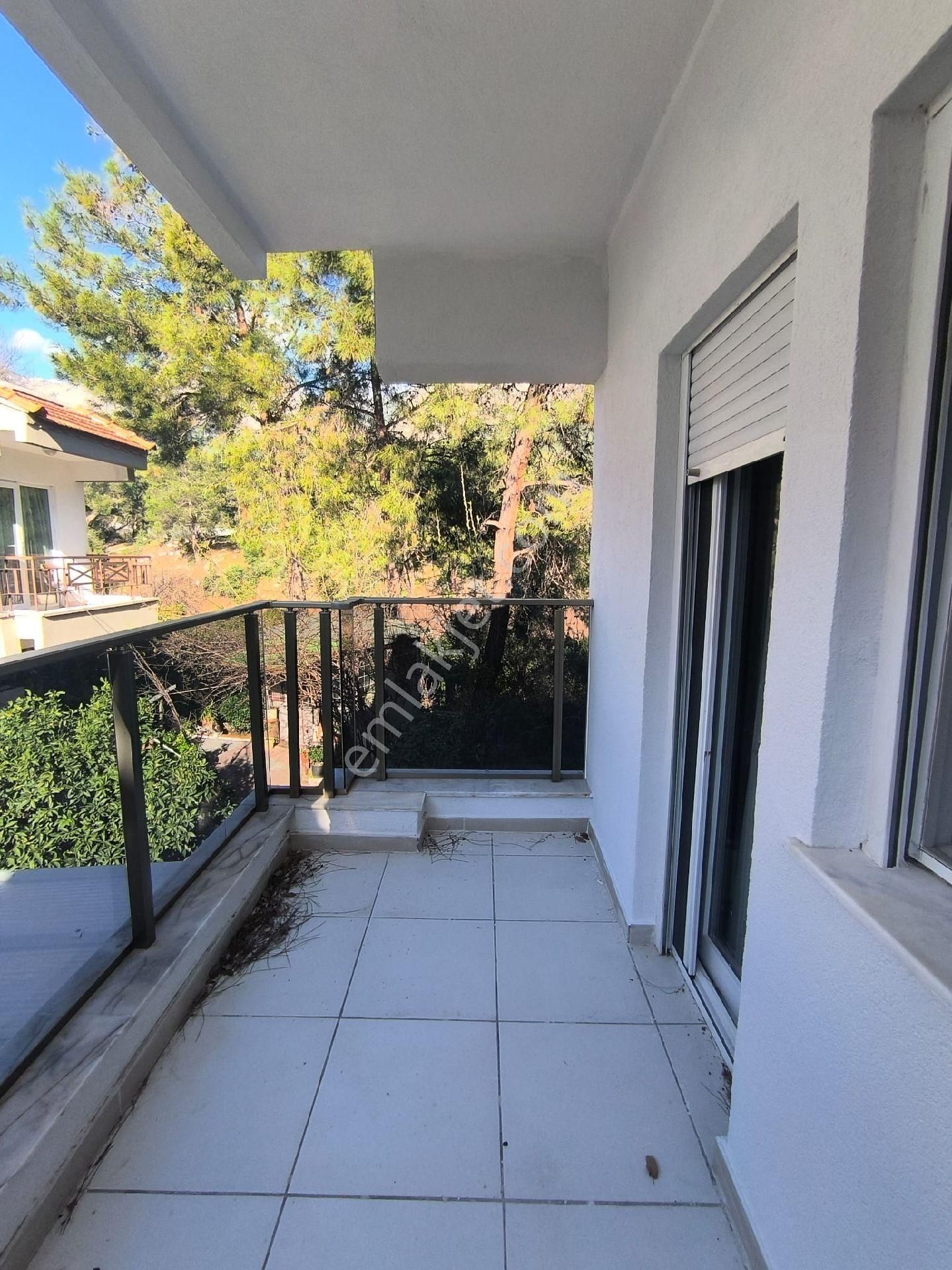 Doyran’da Merkezde 3+1 Tripleks Villa 400 M² Arsa 240 M² Kullanım Dev Teraslı - Görsel 13