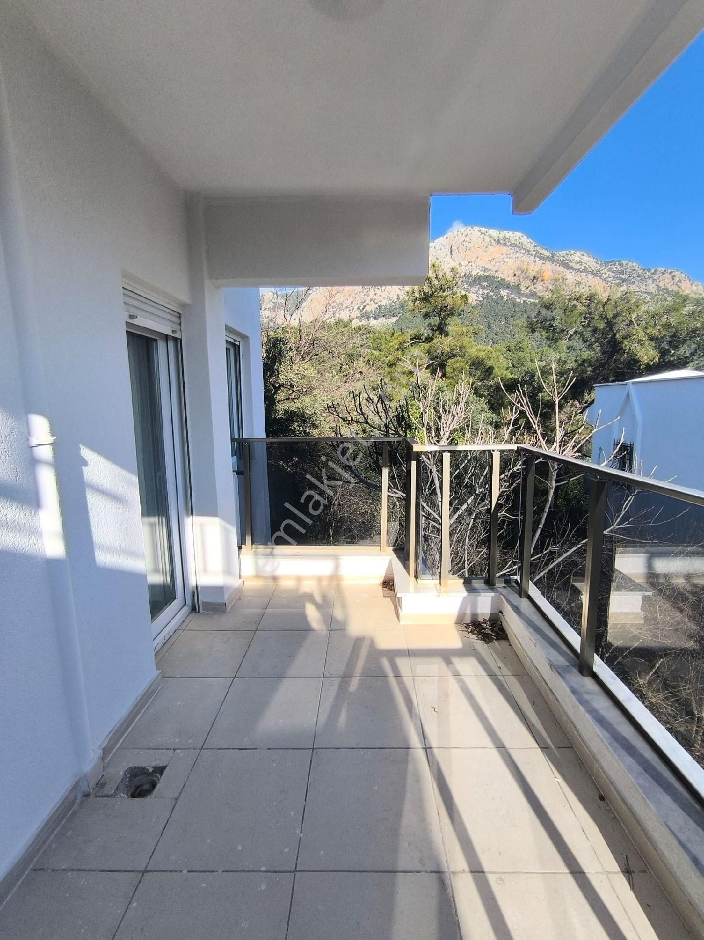 Doyran’da Merkezde 3+1 Tripleks Villa 400 M² Arsa 240 M² Kullanım Dev Teraslı - Görsel 19