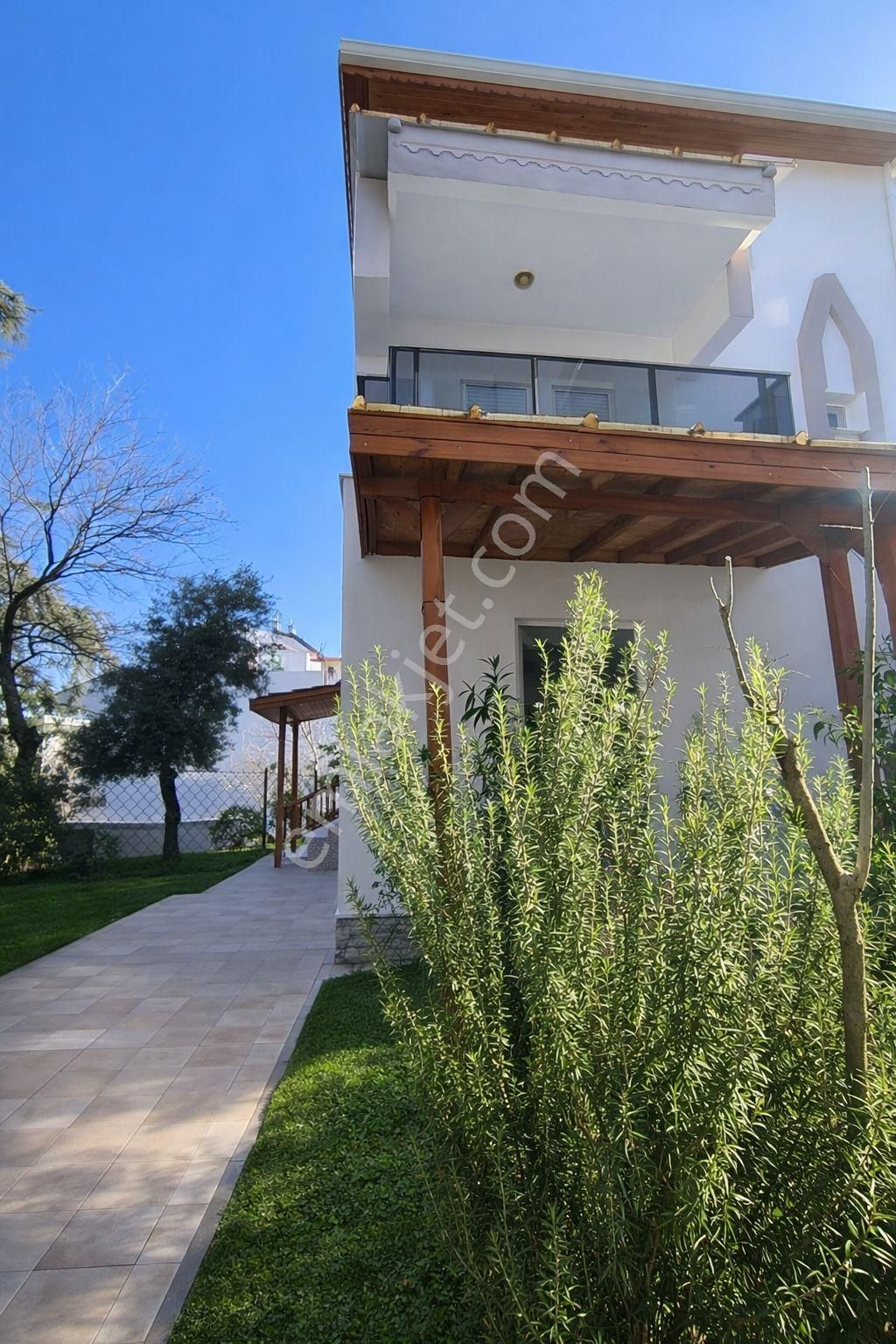 Doyran’da Merkezde 3+1 Tripleks Villa 400 M² Arsa 240 M² Kullanım Dev Teraslı - Görsel 4