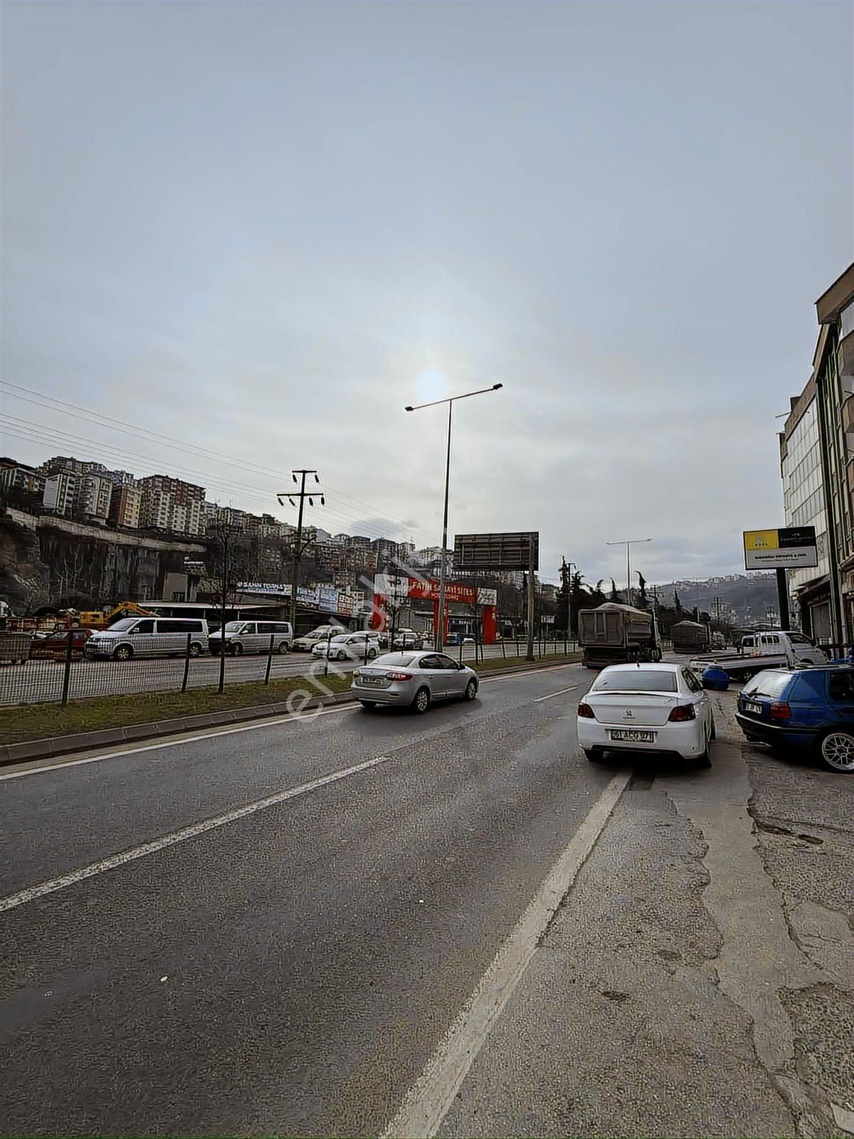 Trabzon Sanayide Cadde Üstü Dükkan - Görsel 13