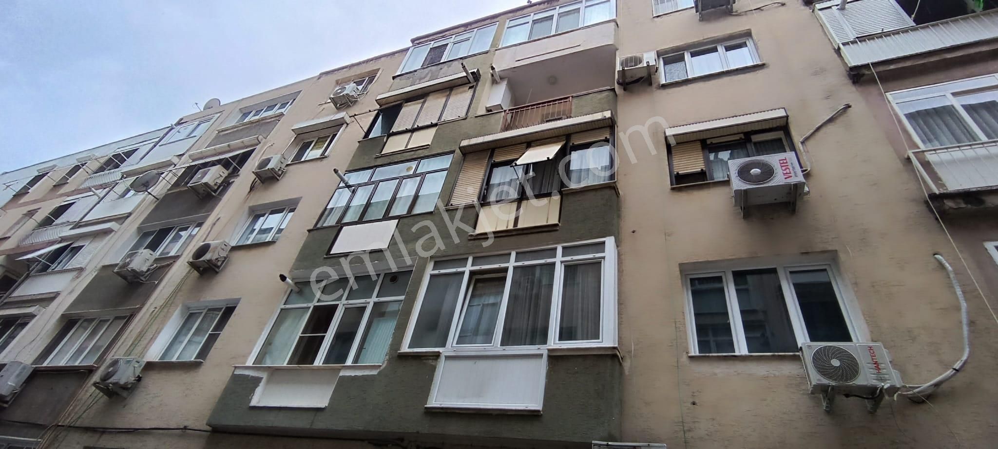 Karşıyaka Merkezde Tadılatlı 2+1 | Klımalı | İzban’a Yürüme Mesafesı