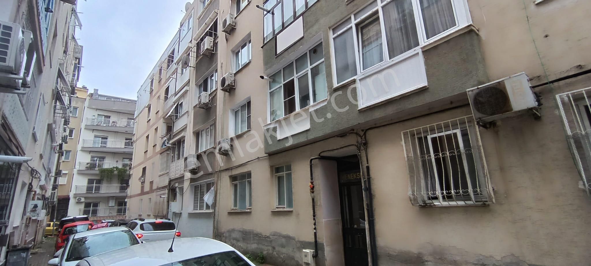 Karşıyaka Merkezde Tadılatlı 2+1 | Klımalı | İzban’a Yürüme Mesafesı - Görsel 4