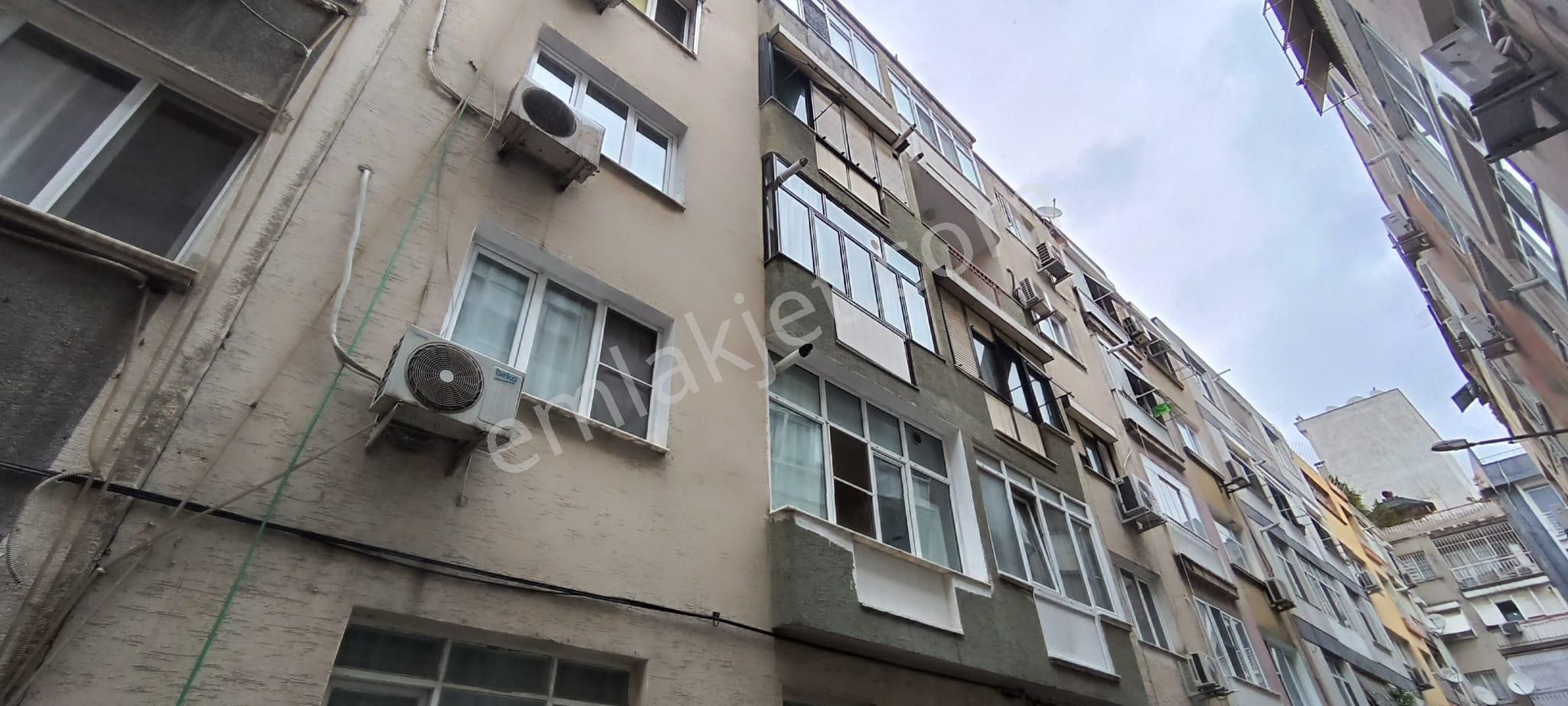 Karşıyaka Merkezde Tadılatlı 2+1 | Klımalı | İzban’a Yürüme Mesafesı - Görsel 3
