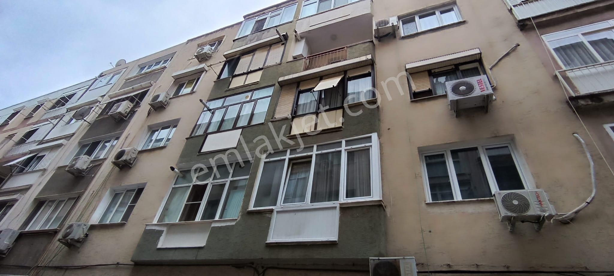 Karşıyaka Merkezde Tadılatlı 2+1 | Klımalı | İzban’a Yürüme Mesafesı - Görsel 2