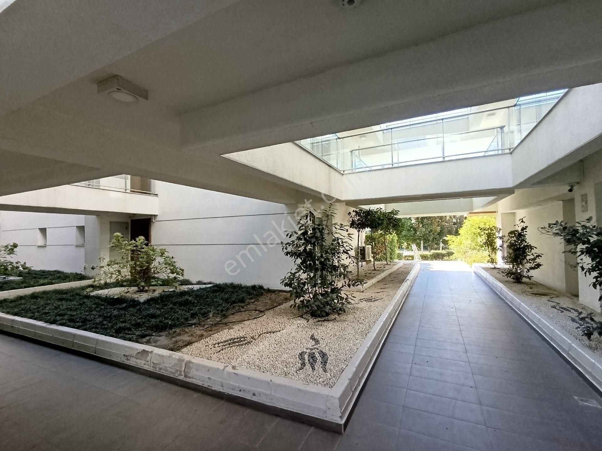 Küçükçekmece Atakent'te Satılık 3+1 Bahçe Katı, Sosyal Donatılı Lüks Site İçinde! - Görsel 23