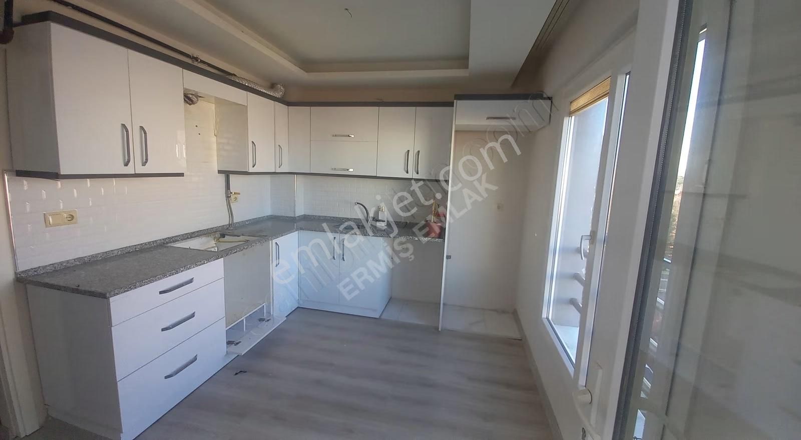 Zeytinova Yolu Üzeri Satılık 2+1 Daire 90m²