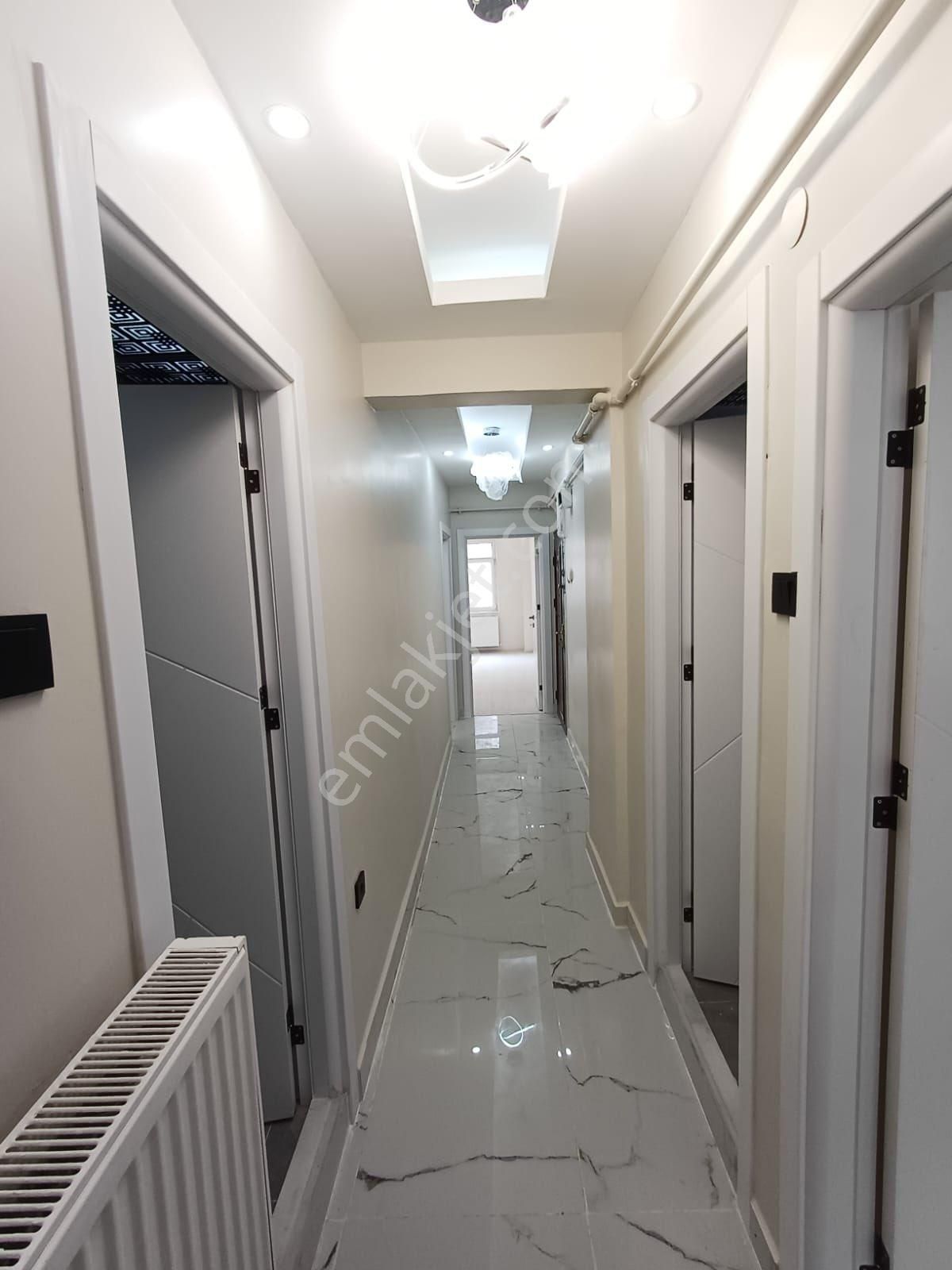 Ulugazi Mahallesinde İci Full Yapılı Satılık Daire - Görsel 13