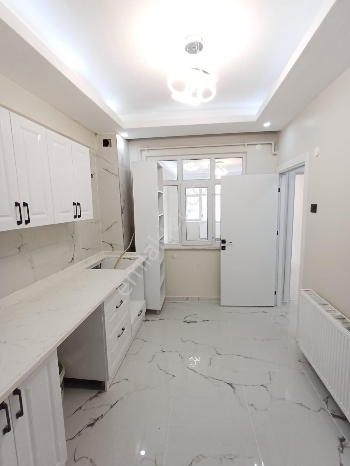 Ulugazi Mahallesinde İci Full Yapılı Satılık Daire - Görsel 3