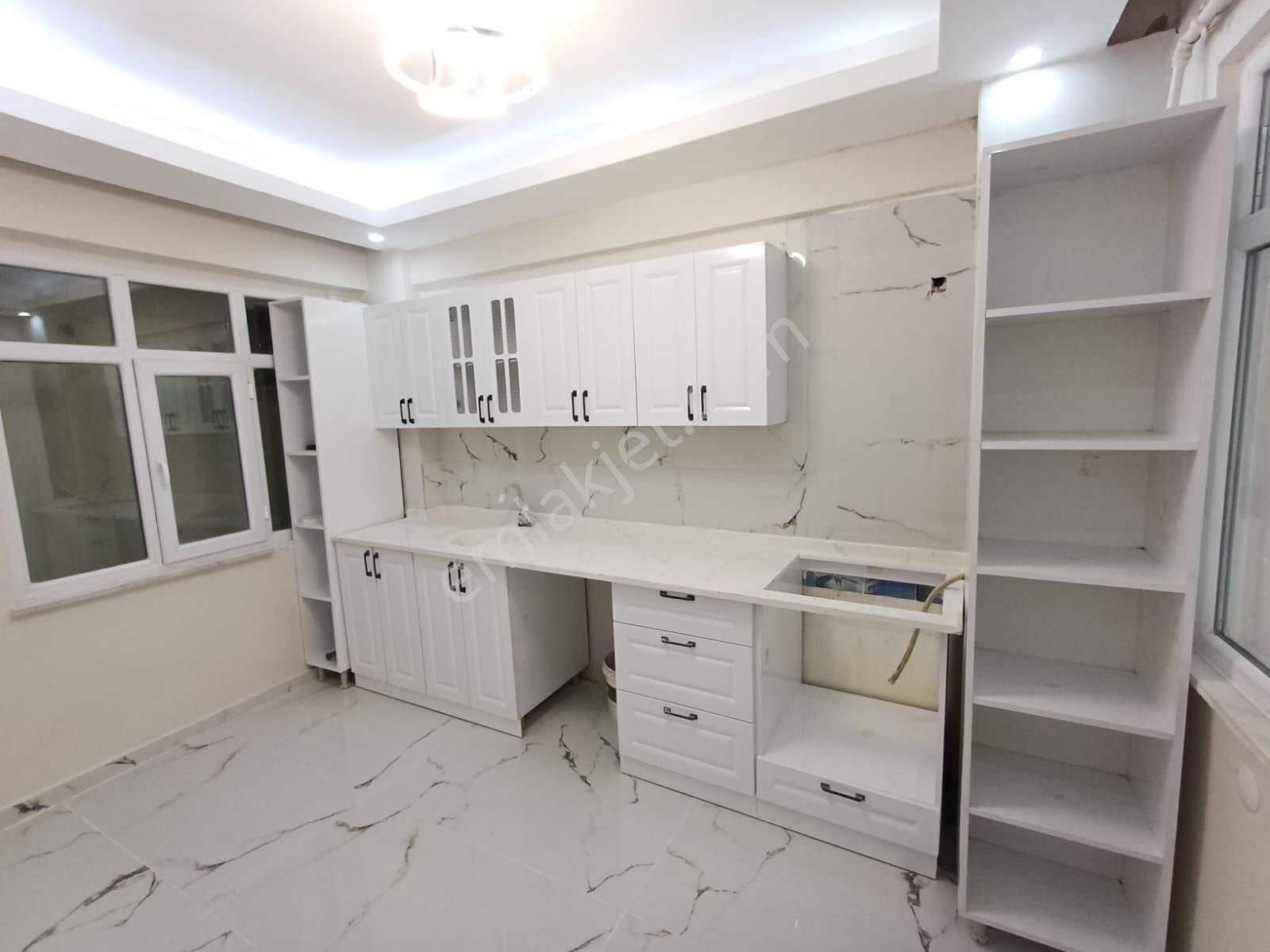 Ulugazi Mahallesinde İci Full Yapılı Satılık Daire - Görsel 2