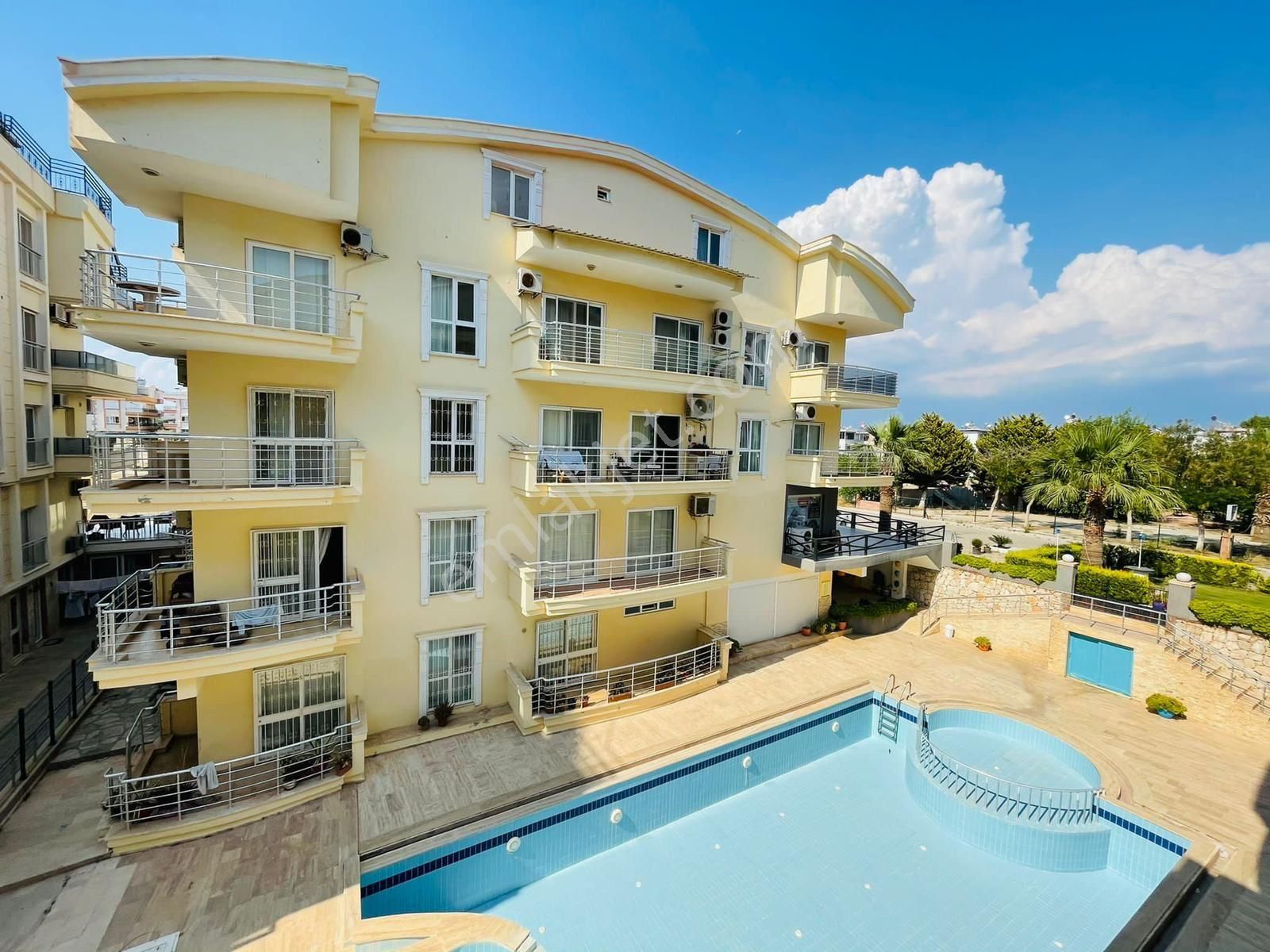 Didim Çamlıkta Havuzlu Sitede Kiralık 3.koya 200 Metre 1+1 Eşyalı Daire