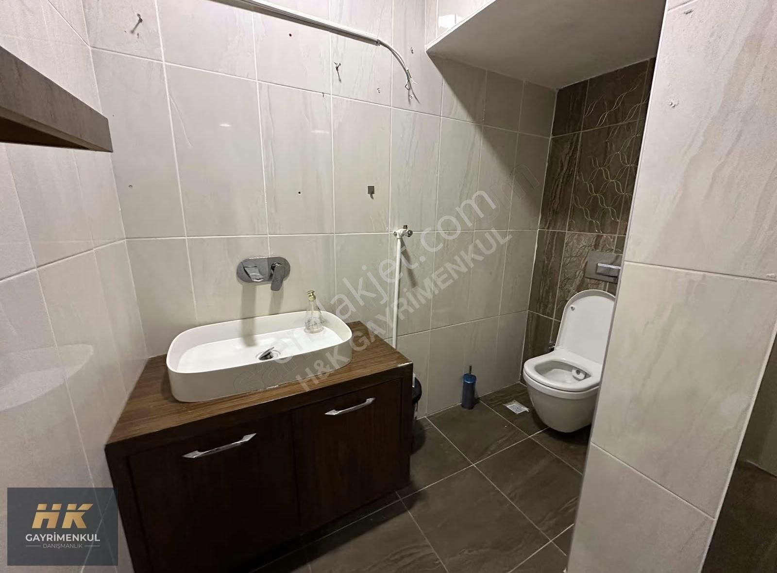 Uluç Mahallesinde 3 Katlı 155m2 Boş Satılık Dükkan - Görsel 9