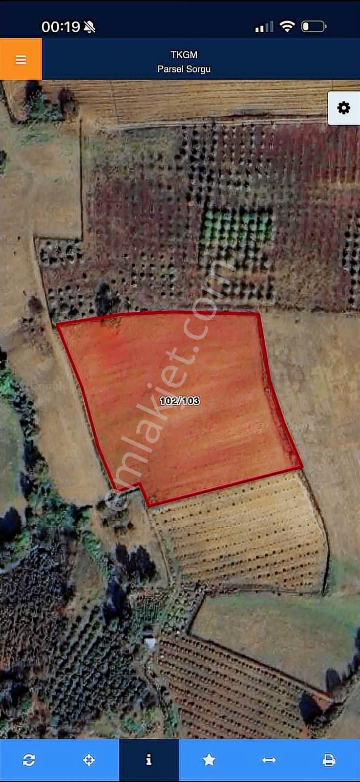 Köy Dibinde Kutu Gibi Arazi