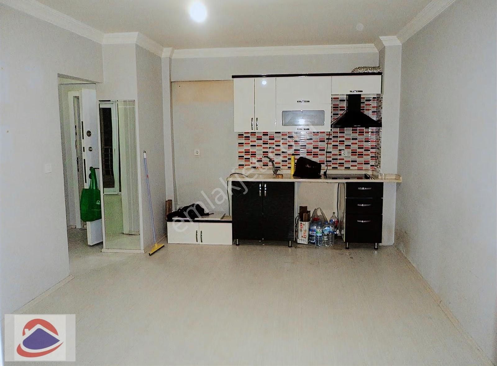 Arakat Büyük Balkonlu Cadde Cepheli Kullanışlı Kiralık 1+1 Konut - Görsel 4