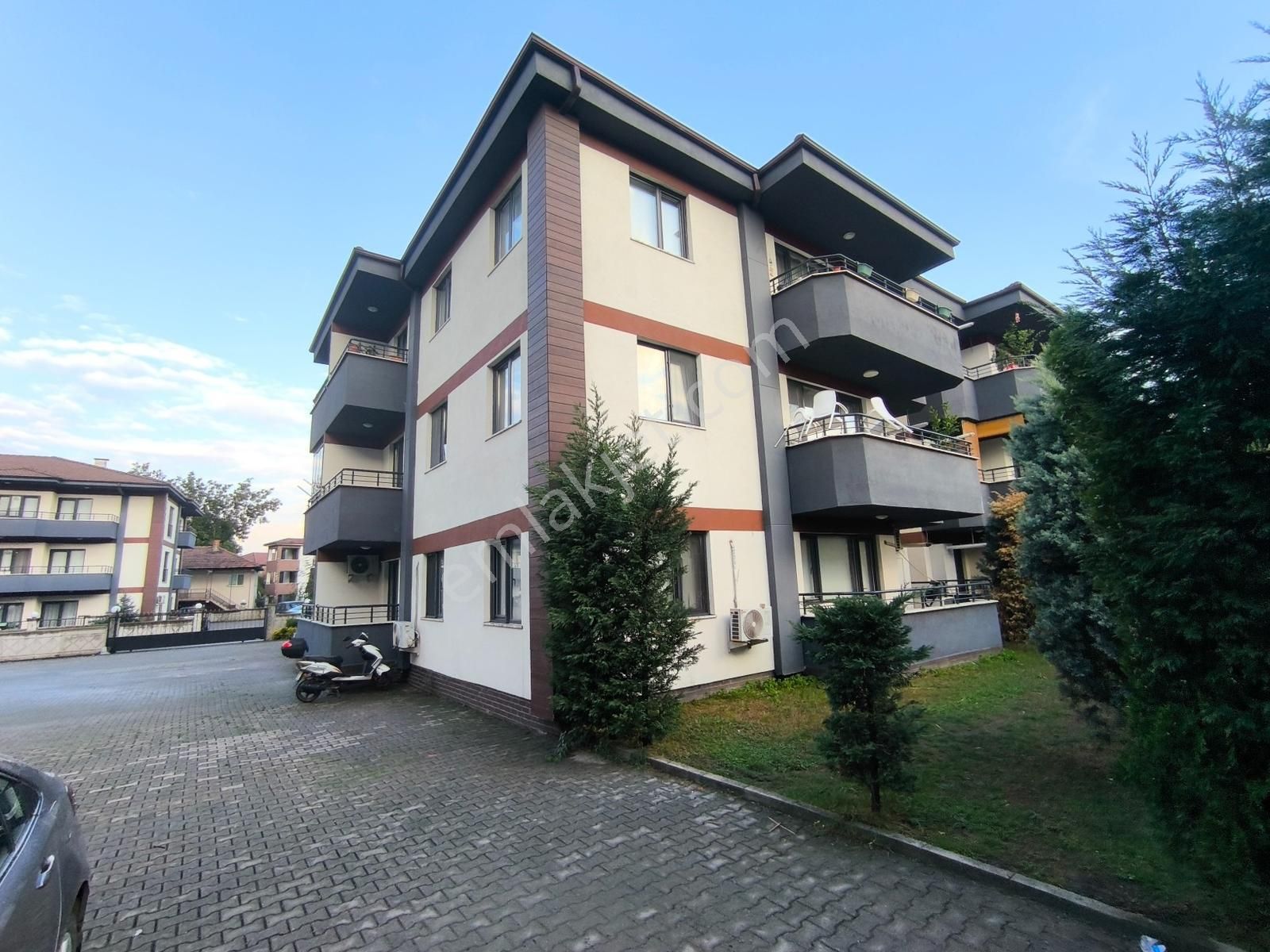 Turyaptan Sapanca Gazipaşa Sitede Eşyalı Kısa Süre İndirimli 3+1