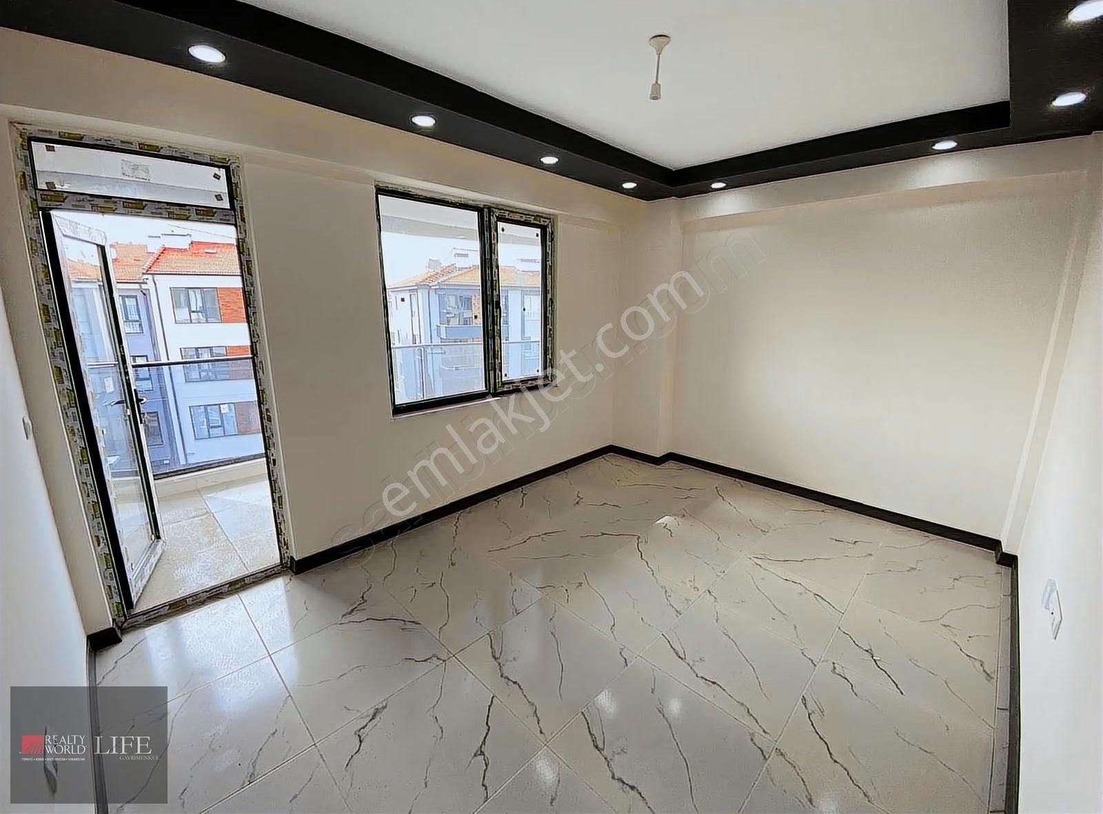 Rw Lıfe// 71 Evler Mh Kafkas Cd Üzerinde Ayrık Nizam Satılık 2+0