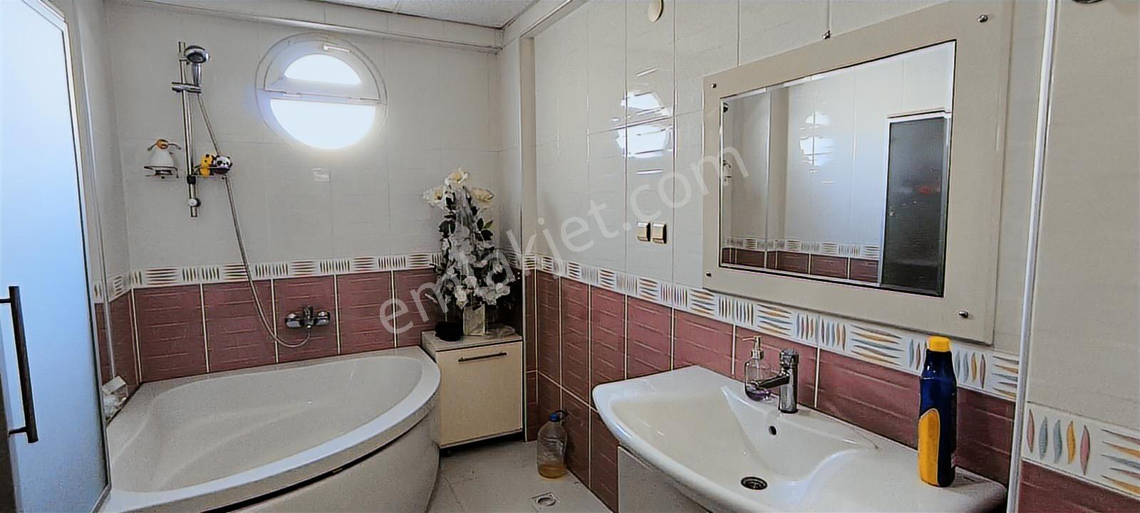 Edis Emlak'tan Kiralık İshaklıda Triplex 5+2 Eşyalı Lüx Villa - Görsel 12