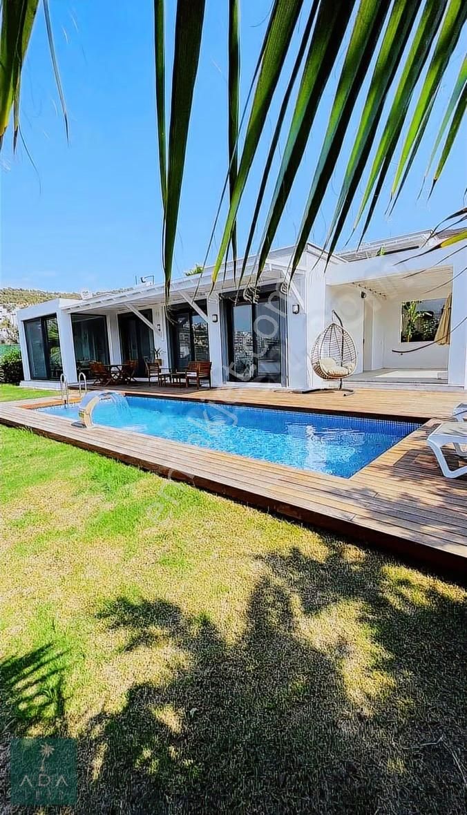 Gündoğanda Tek Kat Denize 100 Mt 3+1 Kiralık Lüks Villa