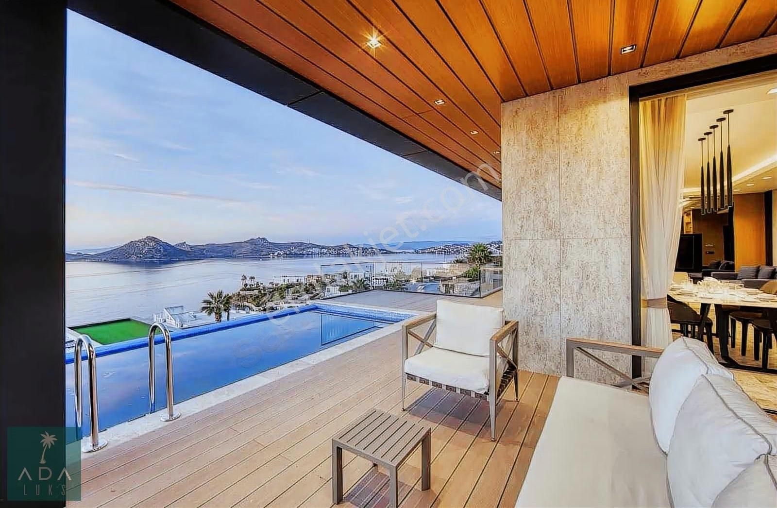 Yalıkavakta Plajlı Lüks Kiralık 4+1 Villa - Görsel 13