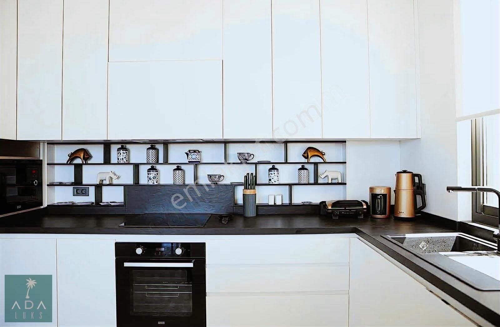 Yalıkavakta Plajlı Lüks Kiralık 4+1 Villa - Görsel 9