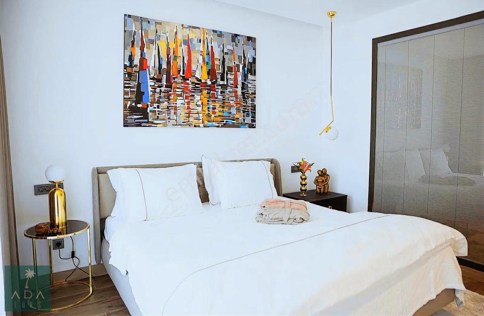 Yalıkavakta Plajlı Lüks Kiralık 4+1 Villa - Görsel 17