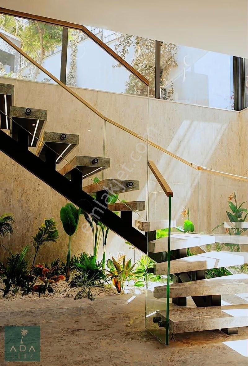 Yalıkavakta Plajlı Lüks Kiralık 4+1 Villa - Görsel 6
