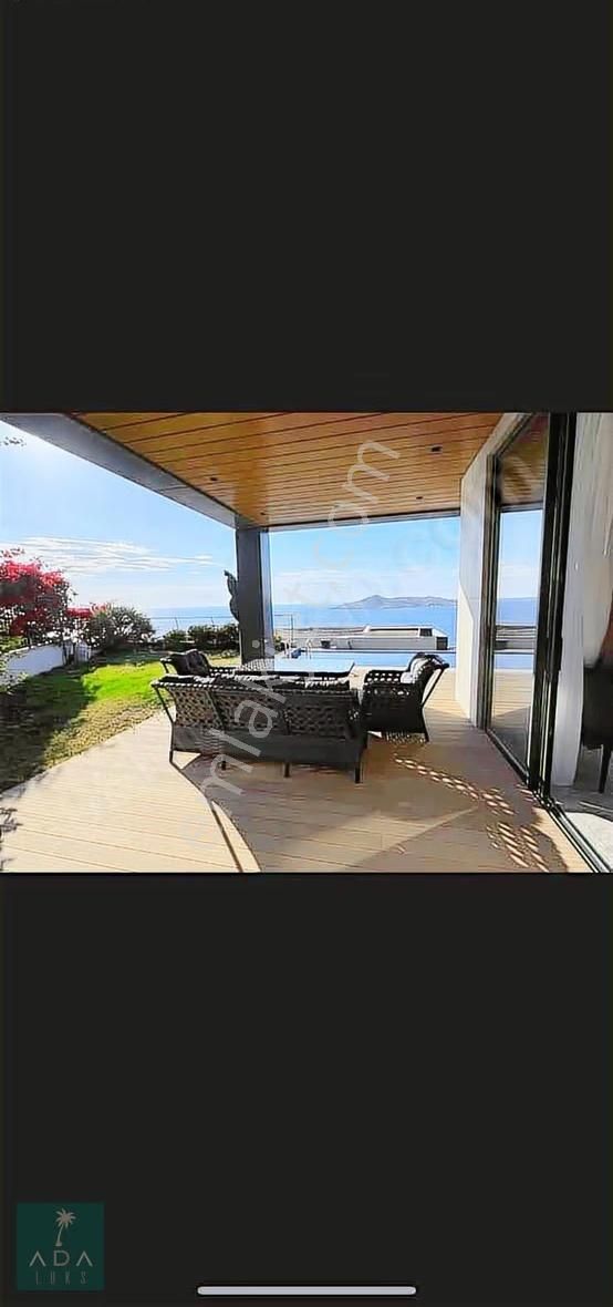 Yalıkavakta Plajlı Lüks Kiralık 4+1 Villa - Görsel 8