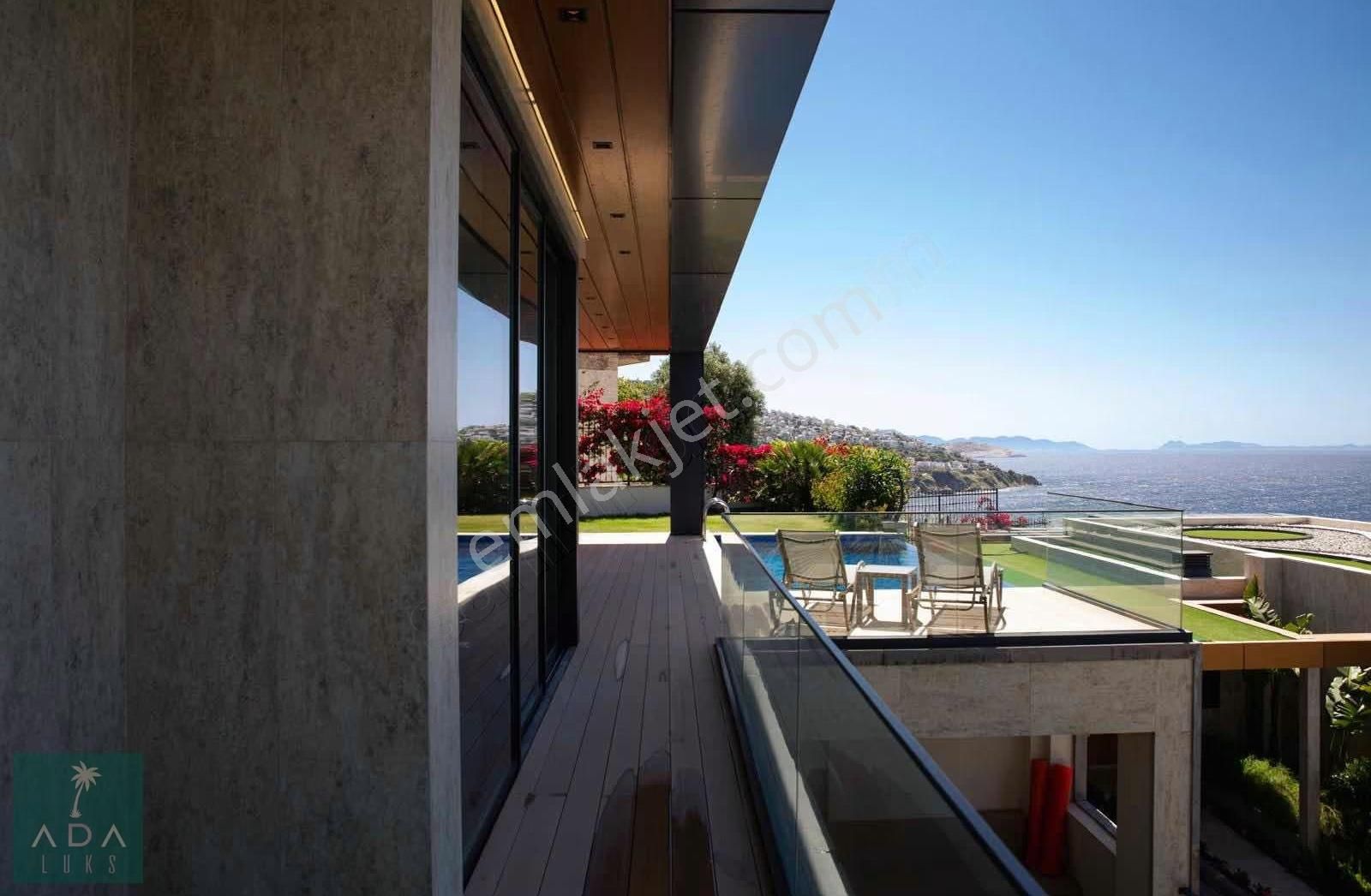 Yalıkavakta Özel Plajlı Satılık 4+1 Lüks Villa - Görsel 24