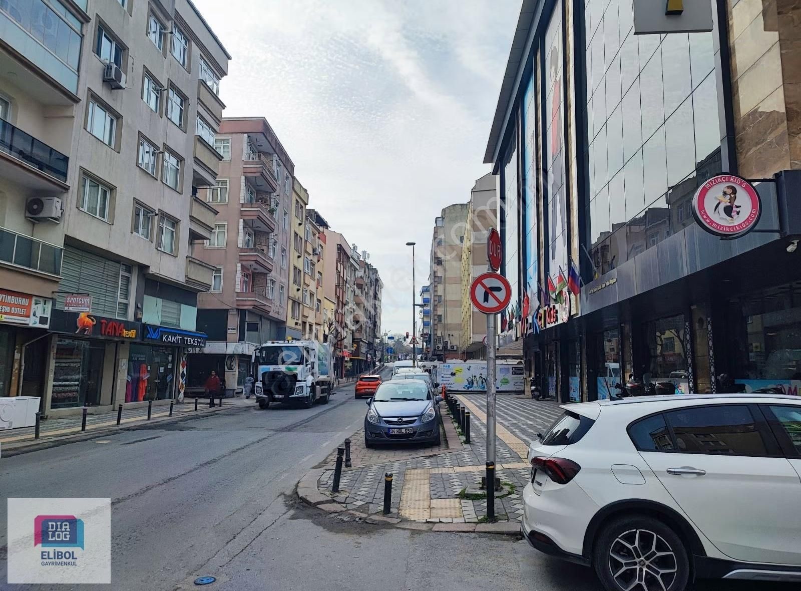Avm'ye Yakın 2+1,95 M² Satılık Masrafsız Daire