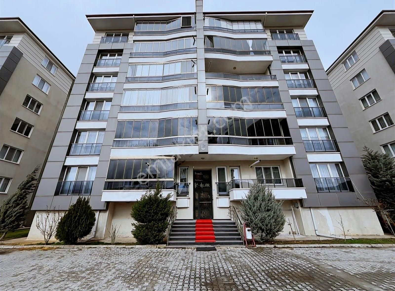 Prestijli Konumda Lüks 4+1 Daire: Güvenlikli Site, Geniş Peyzaj - Görsel 2