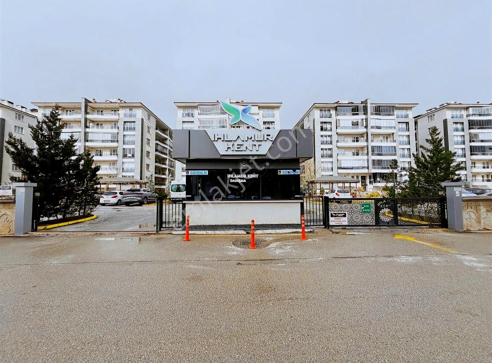 Prestijli Konumda Lüks 4+1 Daire: Güvenlikli Site, Geniş Peyzaj