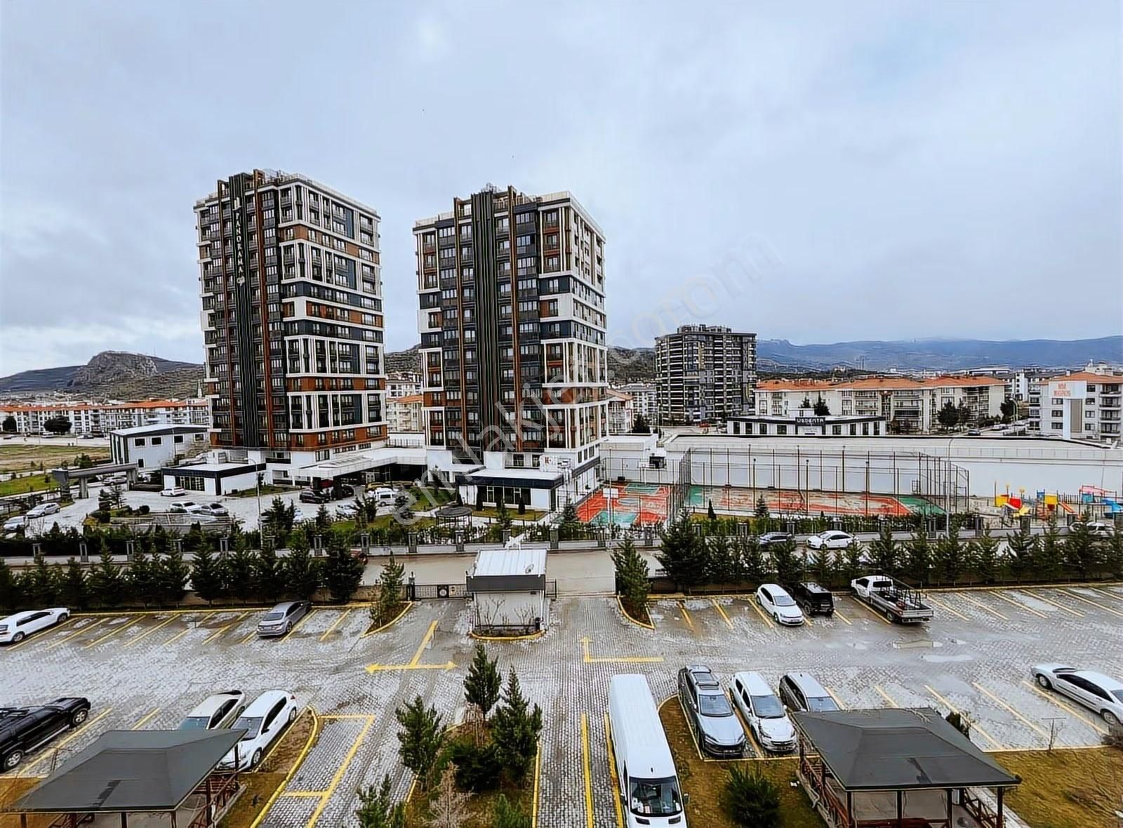 Prestijli Konumda Lüks 4+1 Daire: Güvenlikli Site, Geniş Peyzaj - Görsel 15