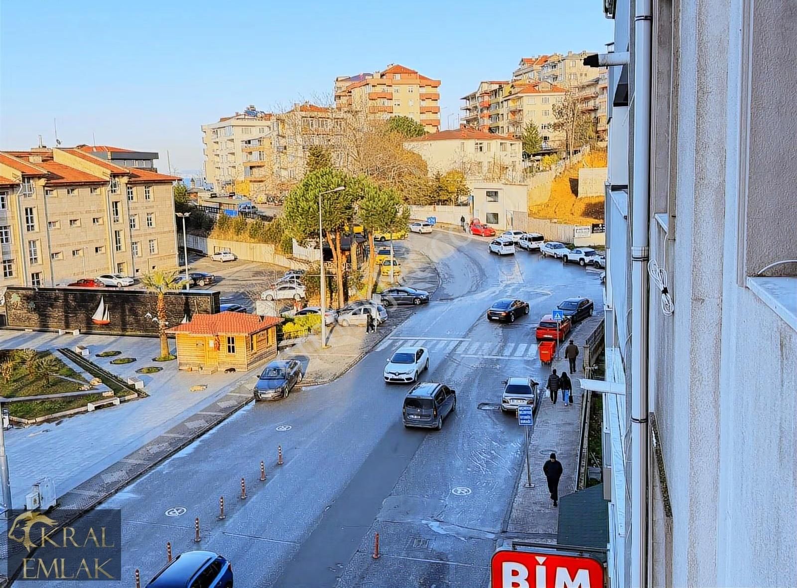 Çarşının Göbeğinde Deniz Manzaralı Full Eşyalı Satılık 3+1 Daire - Görsel 3