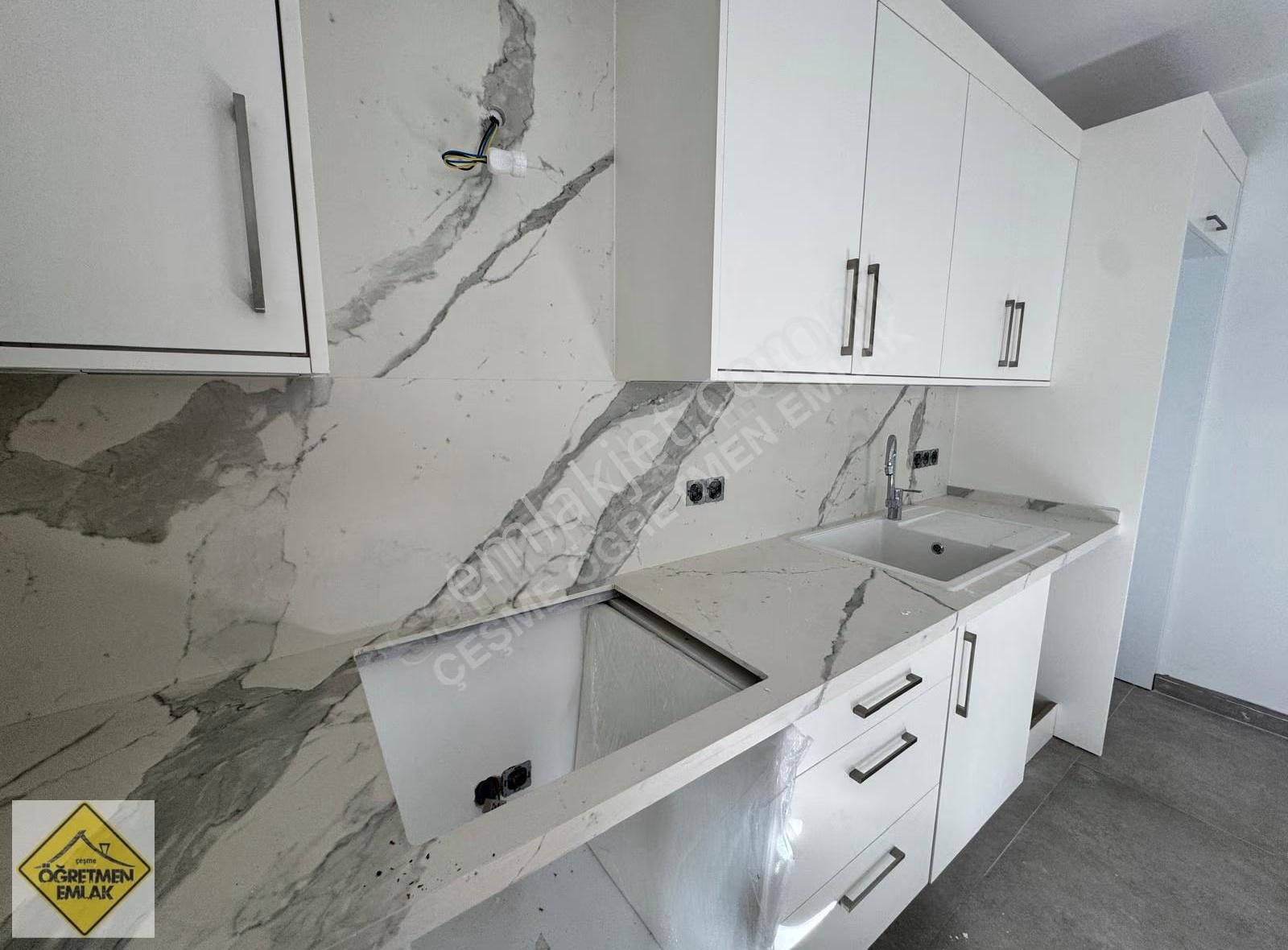 Çeşme Merkeze De Çarşı İçinde Konumu Çok İyi Kiralık Daire - Görsel 6