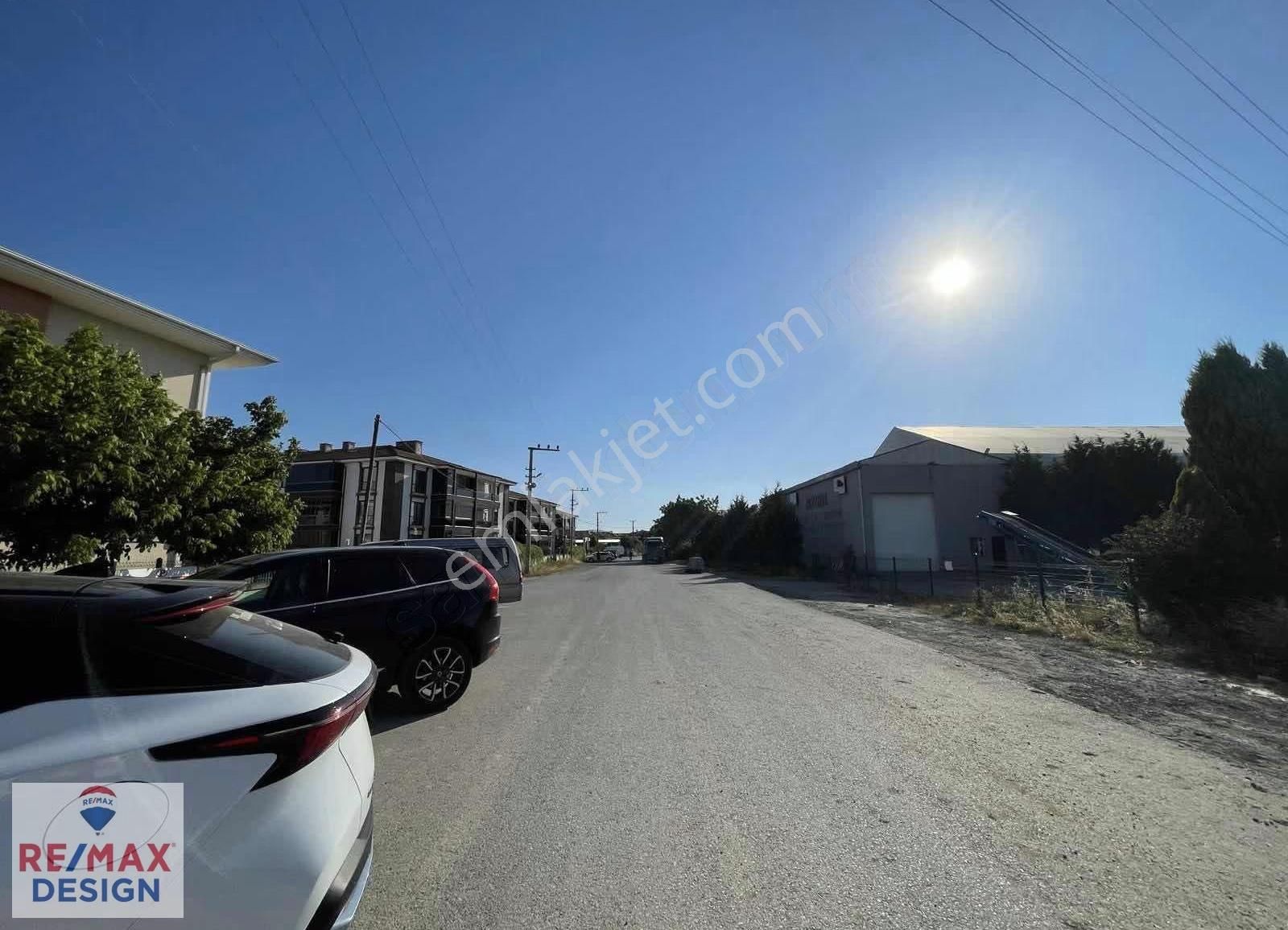 Adapazarı Tekelerde Kapalı Garajlı 3+1 Satılık Remax Desıgn - Görsel 21