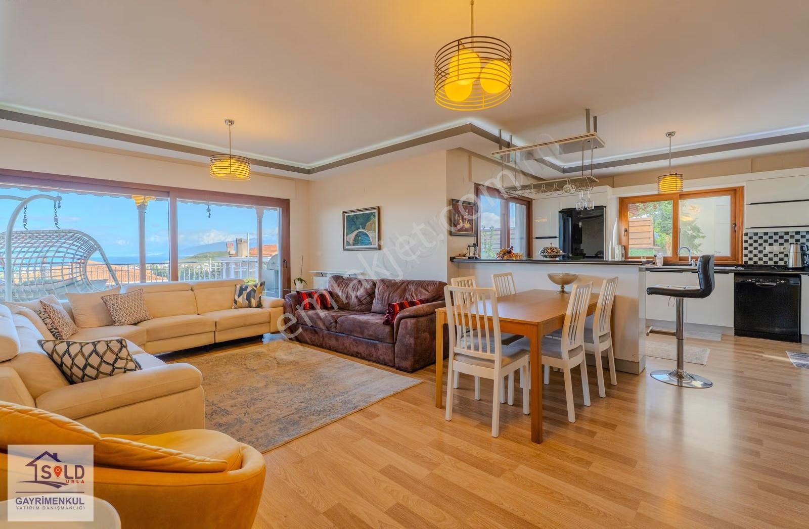 Urla'da Deniz Manzaralı Havuzlu 6+1 Müstakil Satılık Villa - Görsel 12