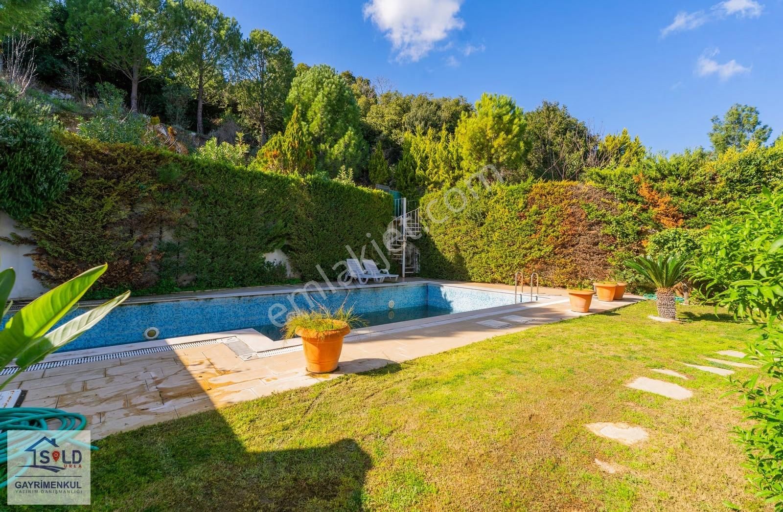 Urla'da Deniz Manzaralı Havuzlu 6+1 Müstakil Satılık Villa - Görsel 21