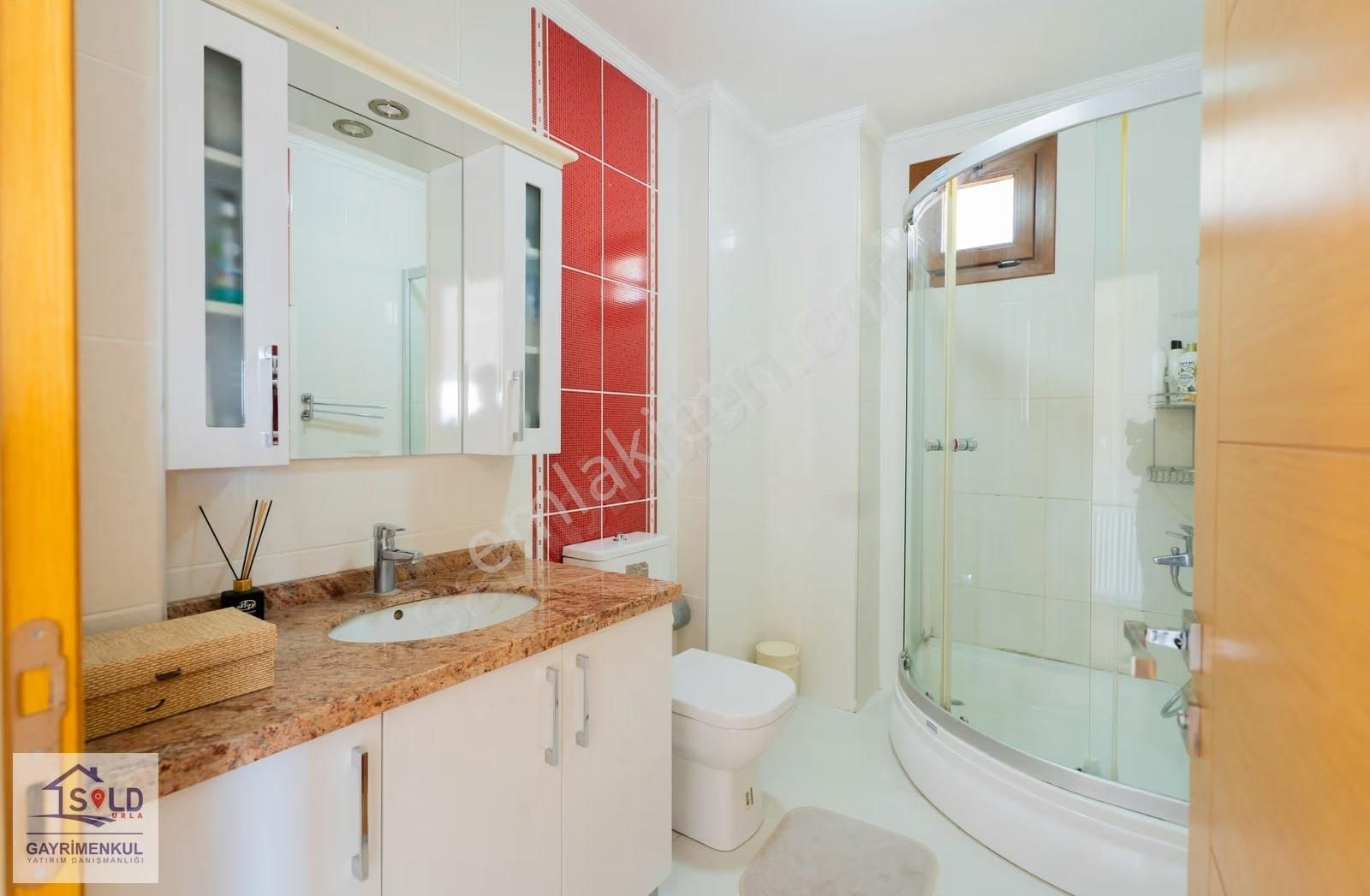 Urla'da Deniz Manzaralı Havuzlu 6+1 Müstakil Satılık Villa - Görsel 9