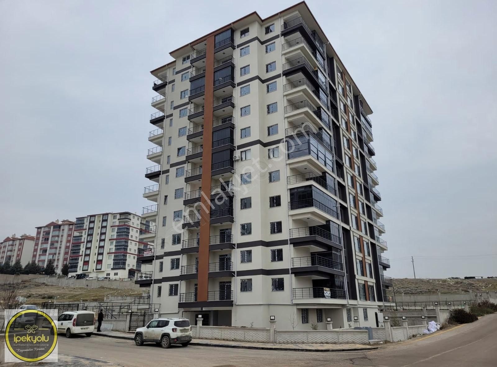 İpekyolu Gayrimenkulden Duru Sitesinde 4+1 Sıfır Satılık Daire