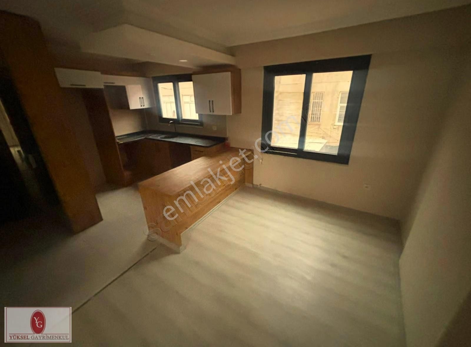 Yüksel'den Edremit Çarşının Merkezinde Geniş Balkonlu 2+1 Daire - Görsel 30