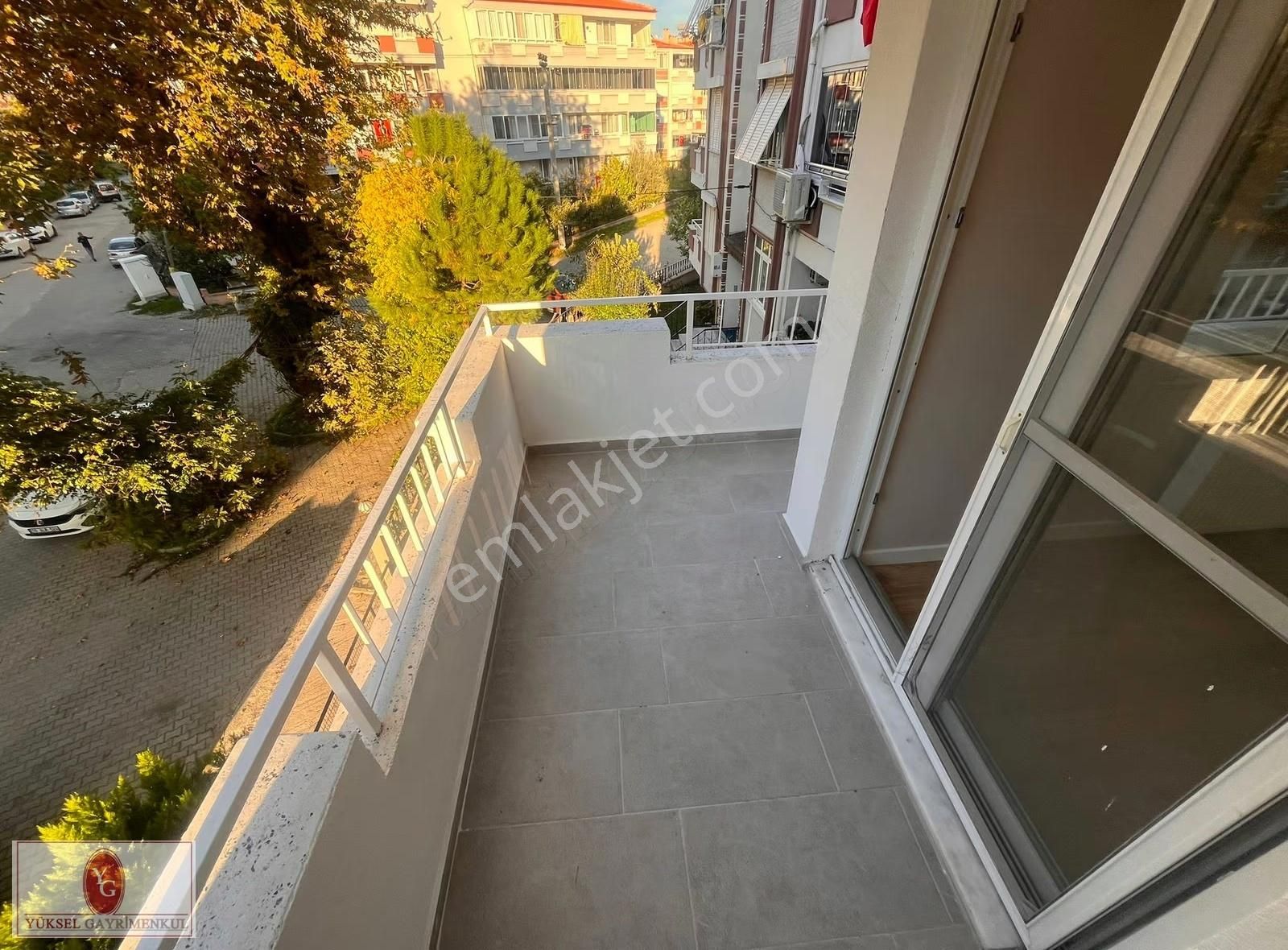 Yükselden Akçayda Ayrı Mutfak Arakat Devasa Salonlu 3+1 Daire - Görsel 32