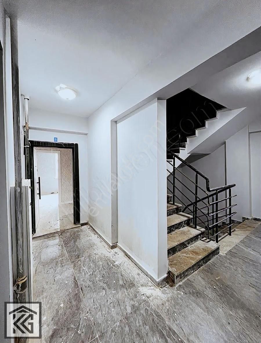 Karatay Fetih Caddesi Total Petrolü Yakını Satılık 2+1 - Görsel 2