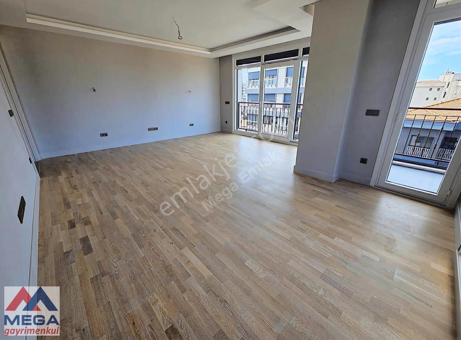 Fenerbahçe'de 140m2 Deniz Manzaralı 3+1 Balkonlu Satılık Daire - Görsel 3